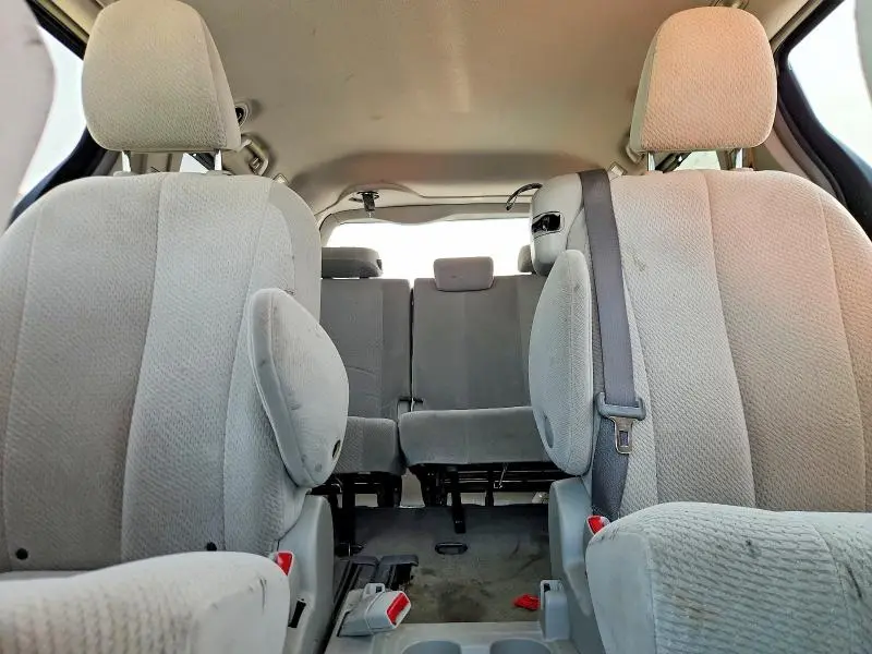 2011 TOYOTA SIENNA LE  