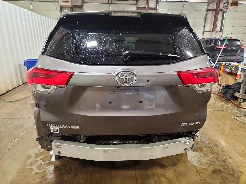 2019 TOYOTA HIGHLANDER XLE  