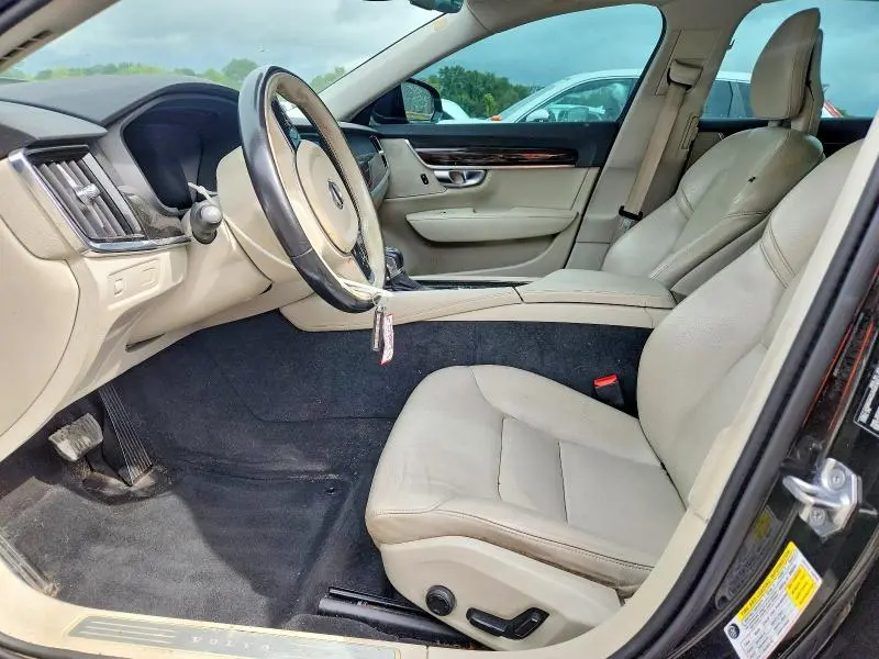 2018 VOLVO S90 T5 MOMENTUM  
