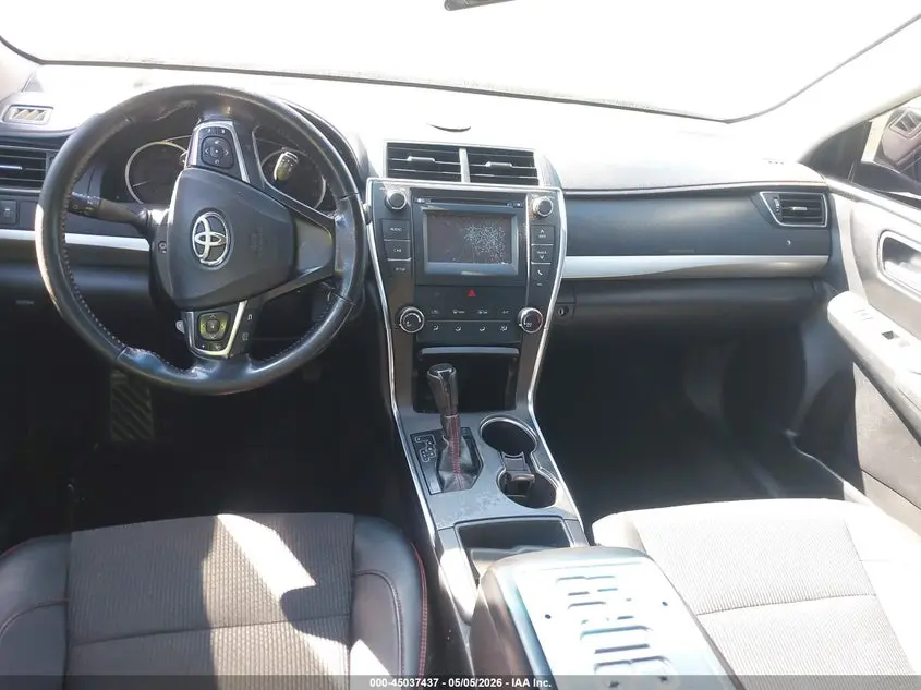 2016 TOYOTA CAMRY SE