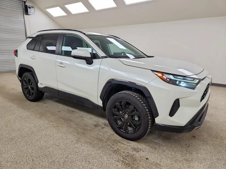 2022 TOYOTA RAV4 SE  