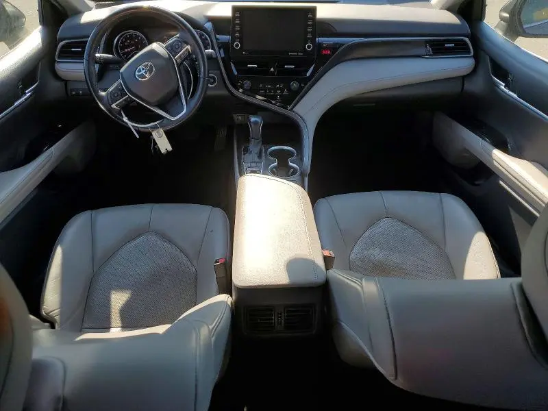 2022 TOYOTA CAMRY XLE  