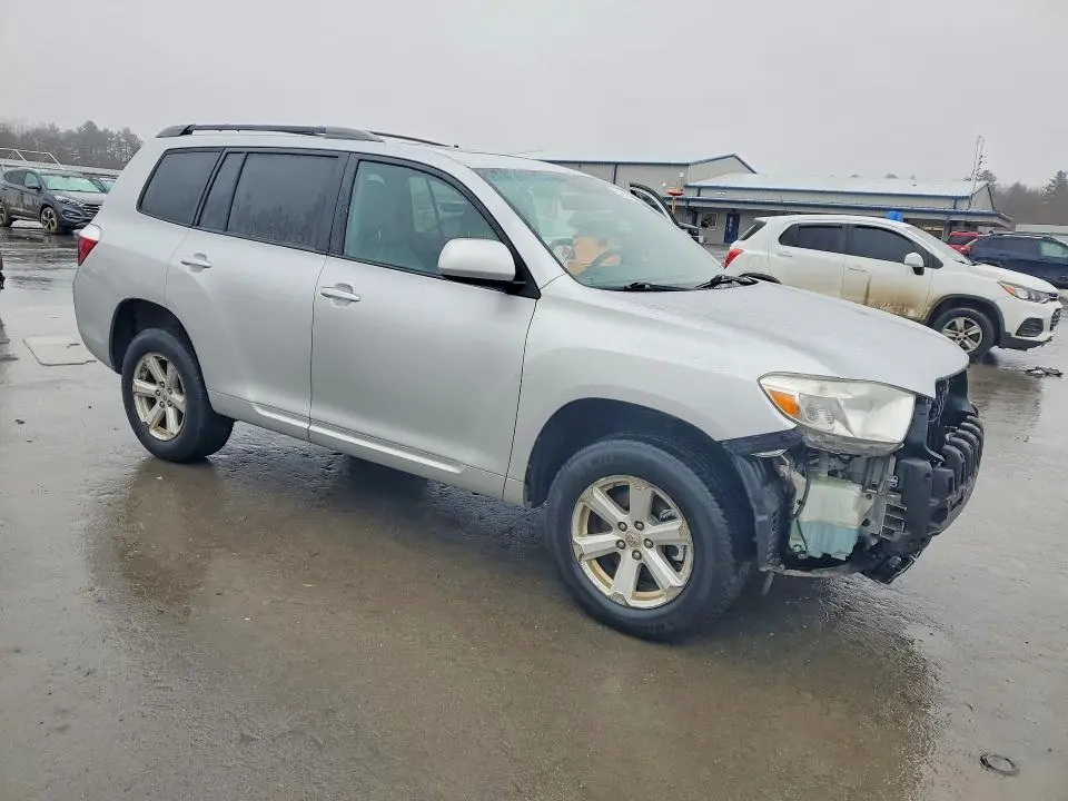 2010 TOYOTA HIGHLANDER SE  