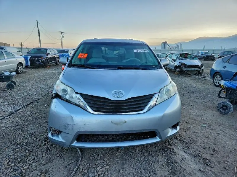 2011 TOYOTA SIENNA LE  