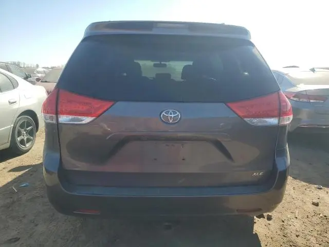 2014 TOYOTA SIENNA XLE