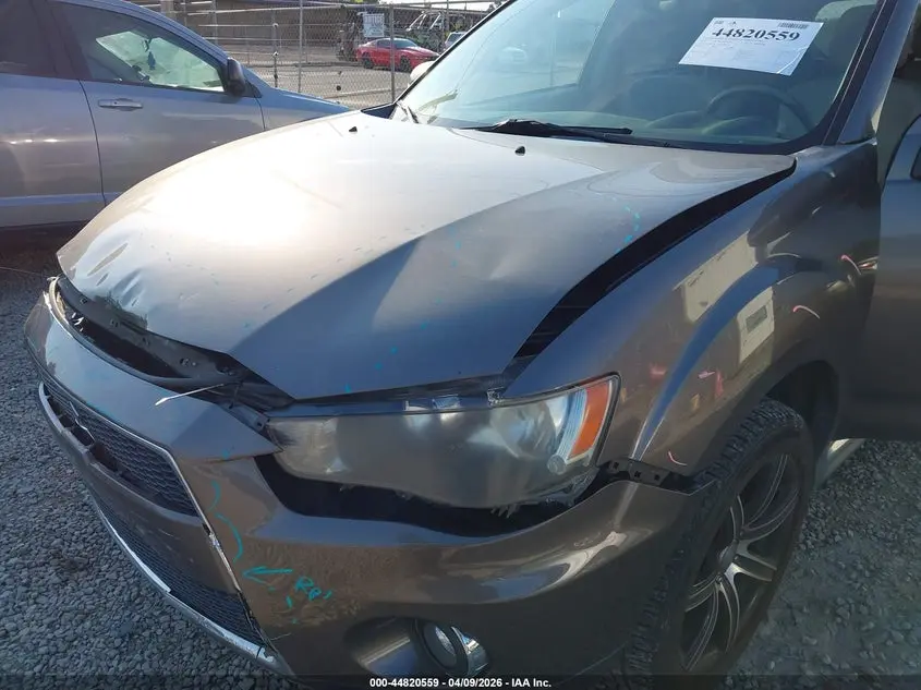 2011 MITSUBISHI OUTLANDER SE