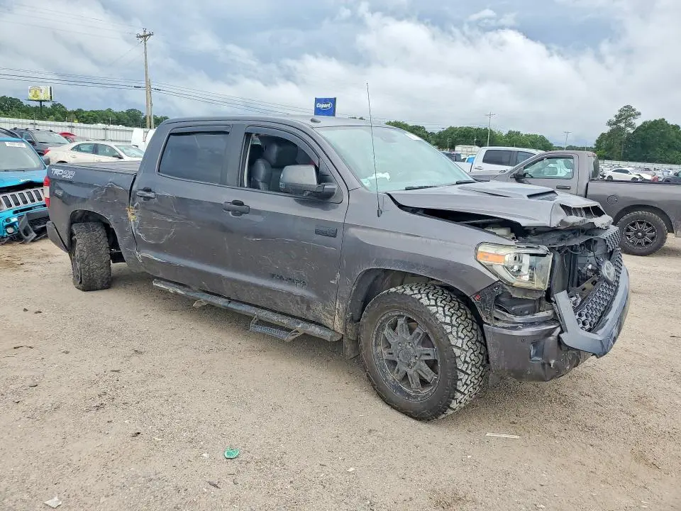 2018 TOYOTA TUNDRA CREWMAX SR5  