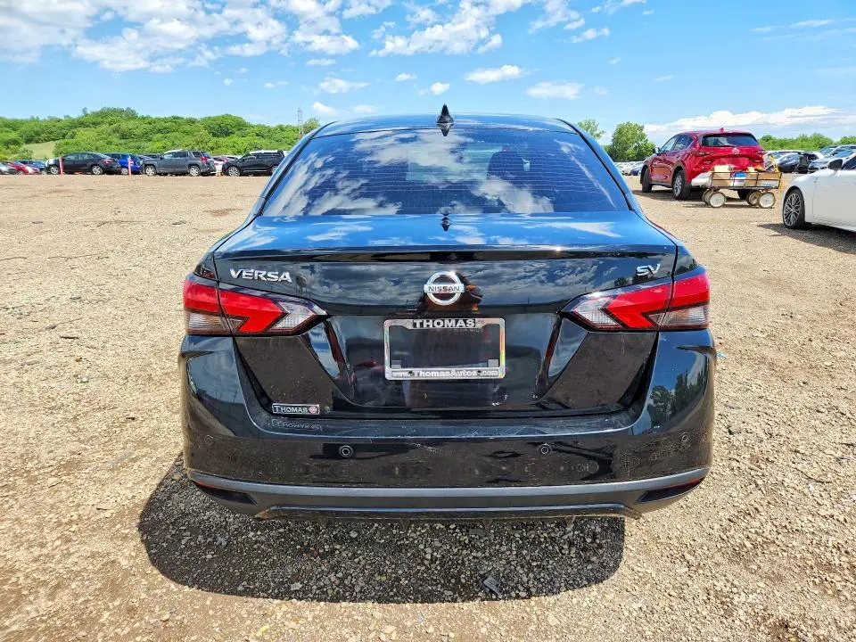 2021 NISSAN VERSA SV  