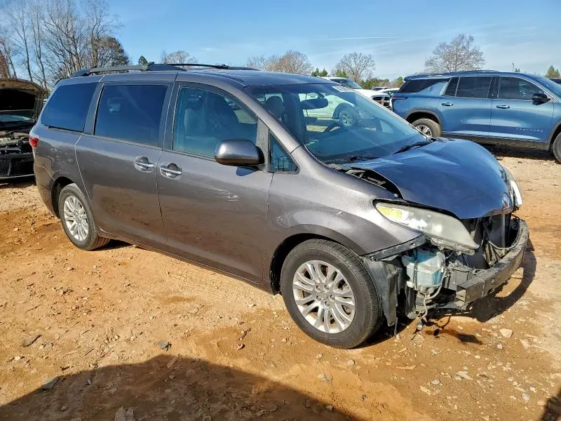 2015 TOYOTA SIENNA XLE  