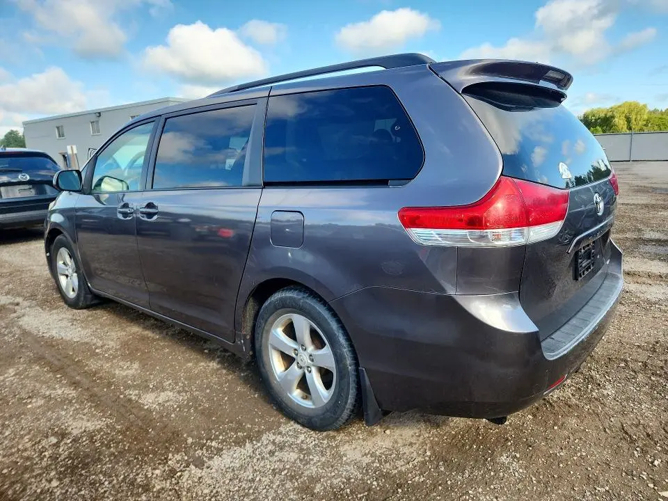 2011 TOYOTA SIENNA LE  