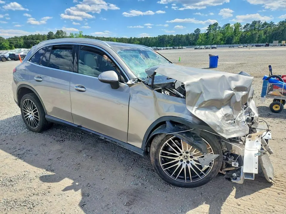 2024 MERCEDES-BENZ GLC 300  