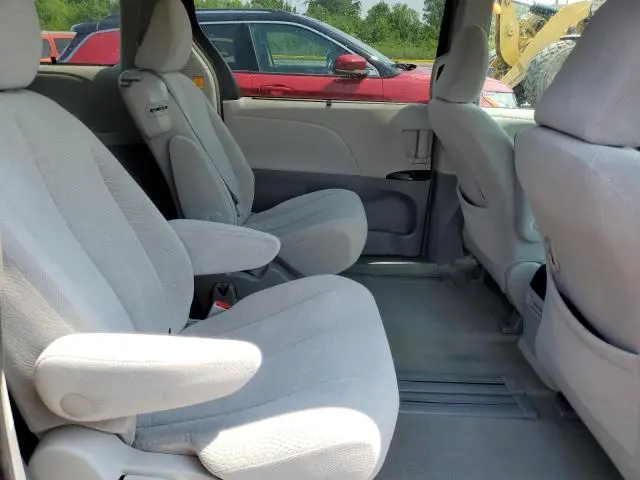 2013 TOYOTA SIENNA LE  