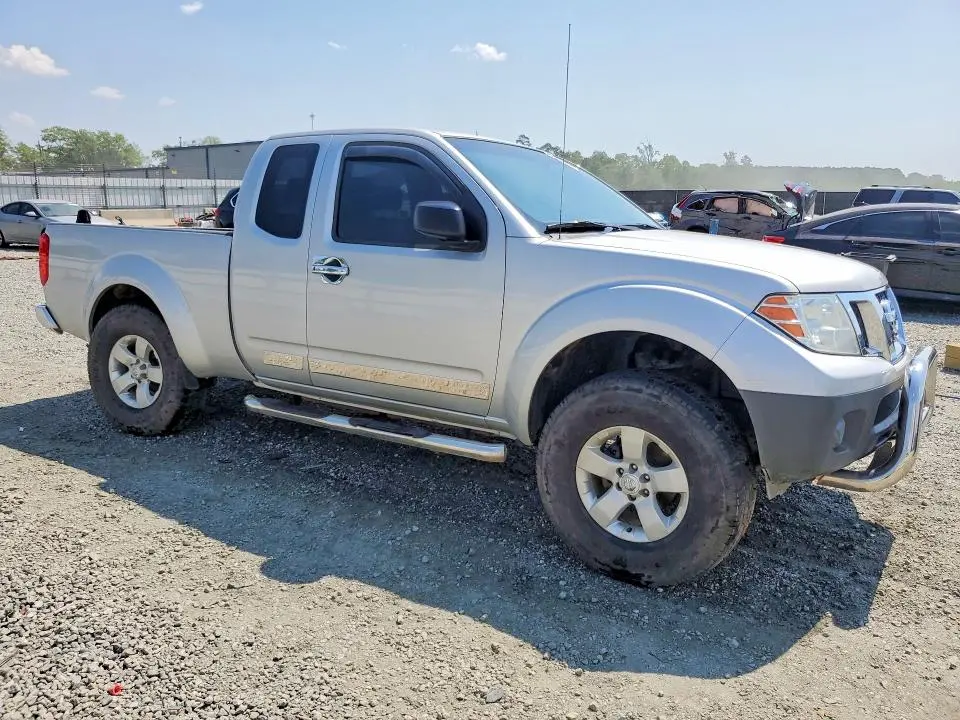 2013 NISSAN FRONTIER S  