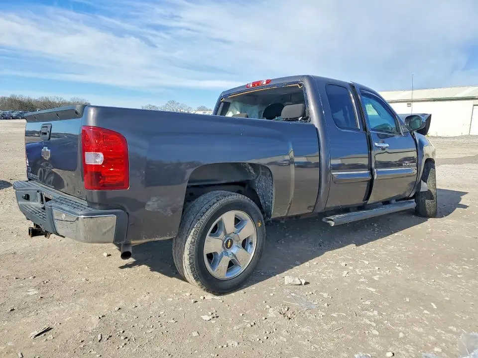 2011 CHEVROLET SILVERADO C1500 LT  