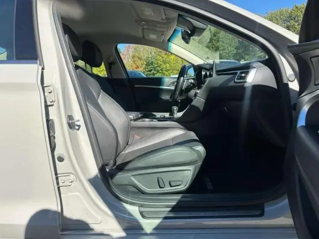 2025 GENESIS G70 BASE  