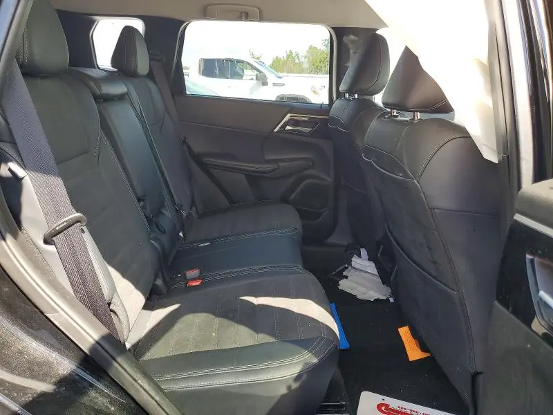 2024 MITSUBISHI OUTLANDER SE  