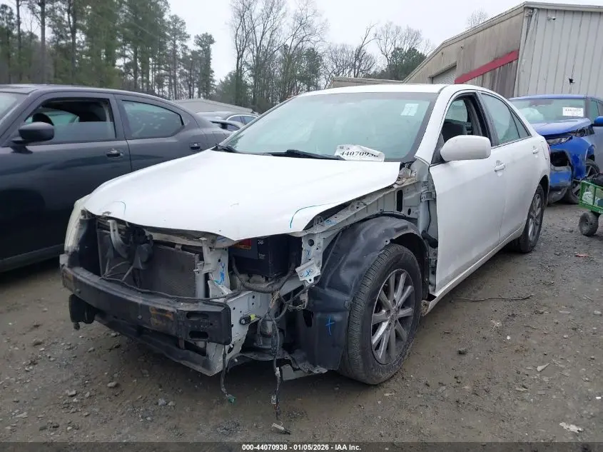 2011 TOYOTA CAMRY XLE V6