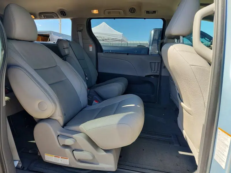 2015 TOYOTA SIENNA XLE 8-PASSENGER  
