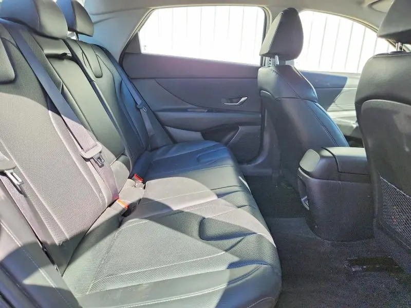 2024 HYUNDAI ELANTRA LUXURY  