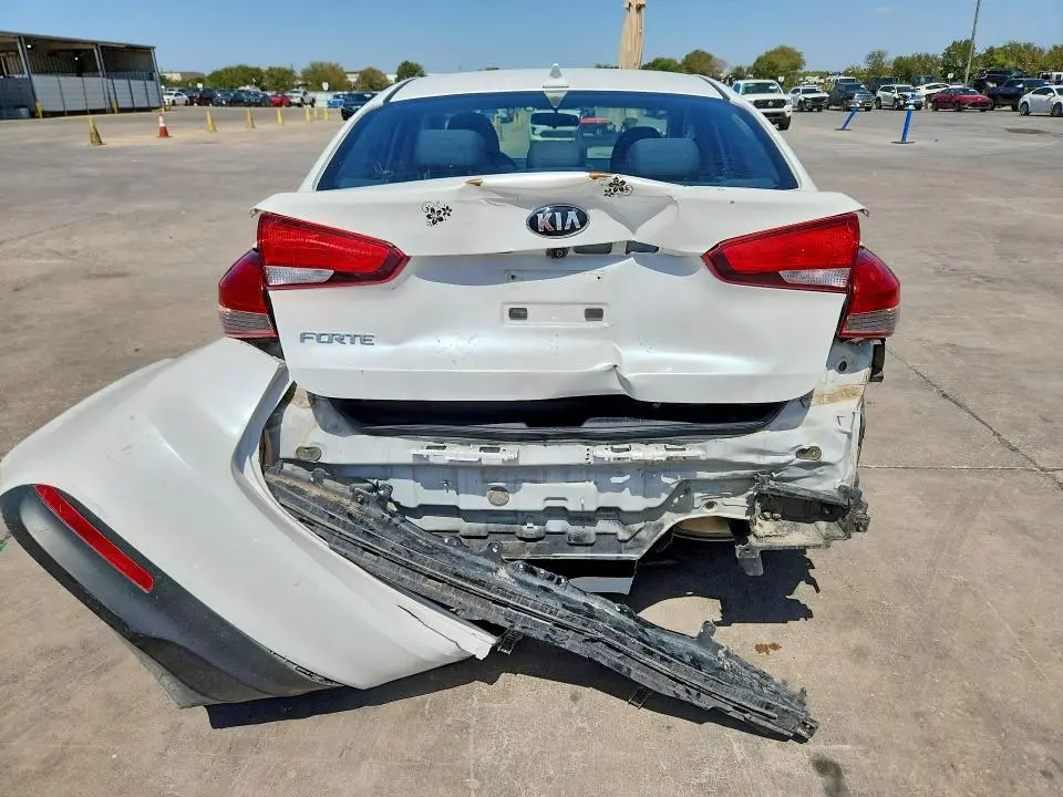 2018 KIA FORTE LX  