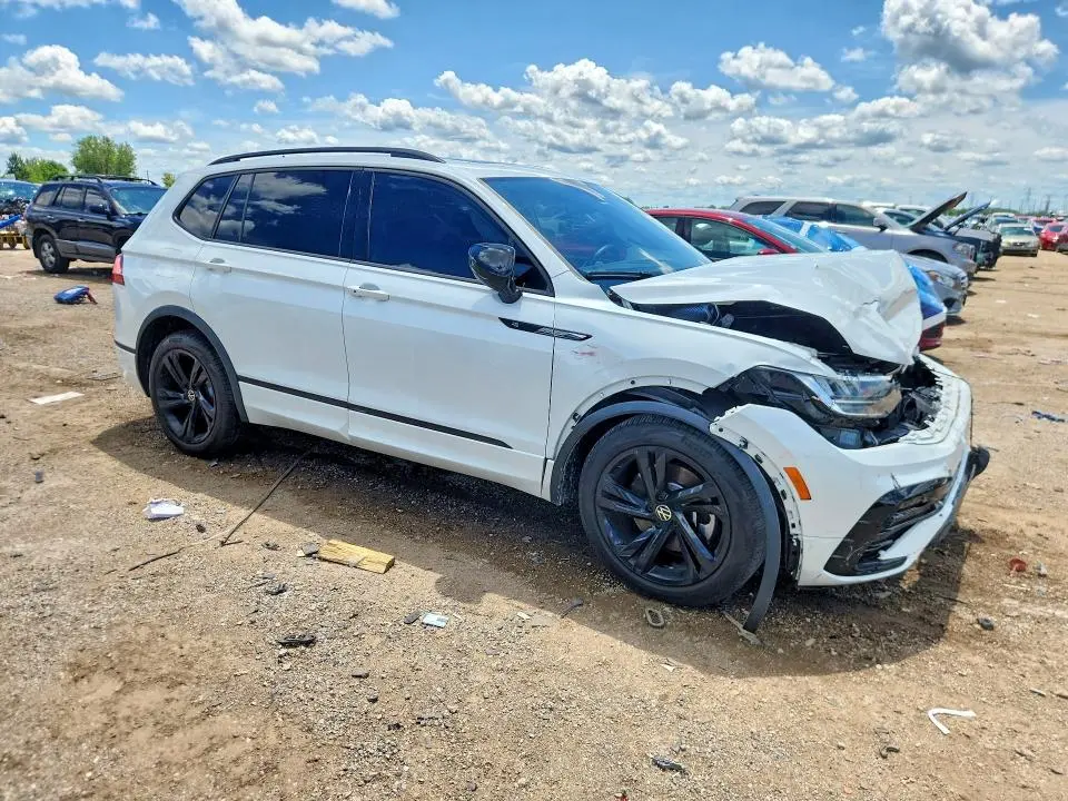 2024 VOLKSWAGEN TIGUAN SE R-LINE BLACK  