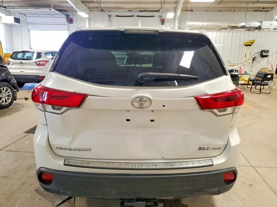 2018 TOYOTA HIGHLANDER XLE  