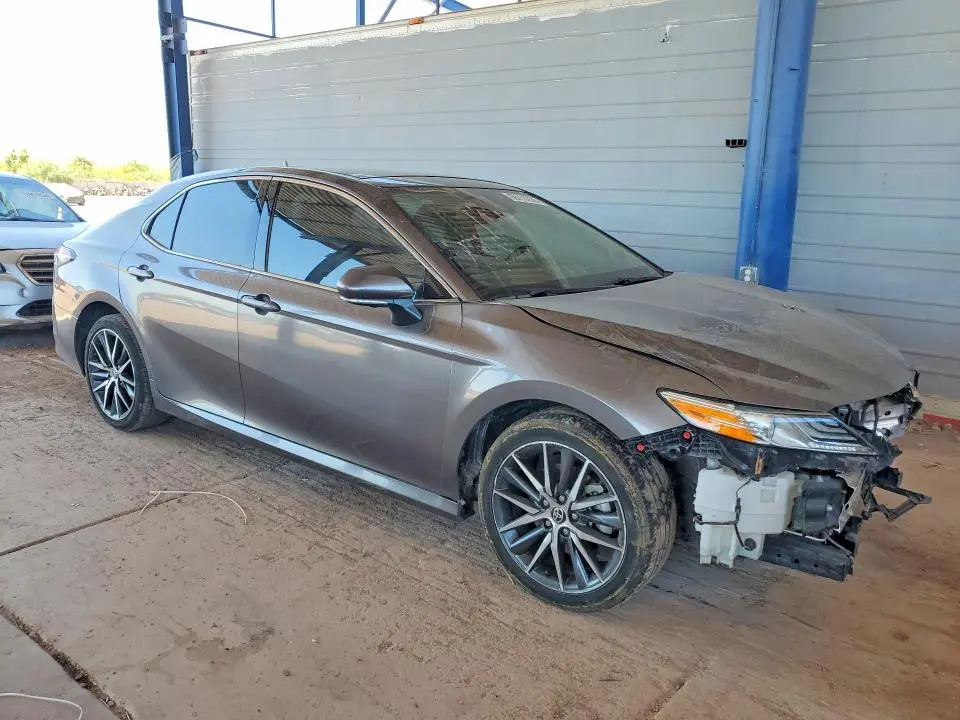 2021 TOYOTA CAMRY XLE  