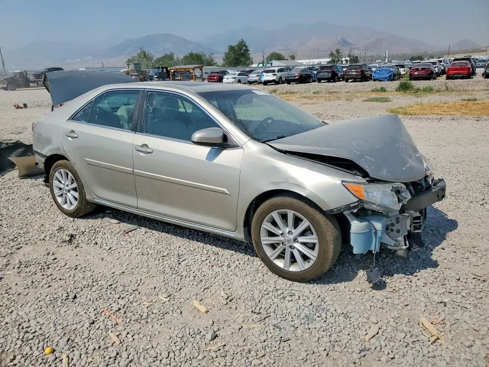 2014 TOYOTA CAMRY XLE  