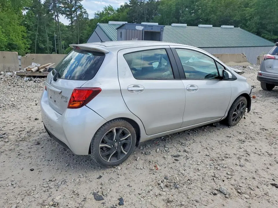 2015 TOYOTA YARIS 5-DOOR SE  