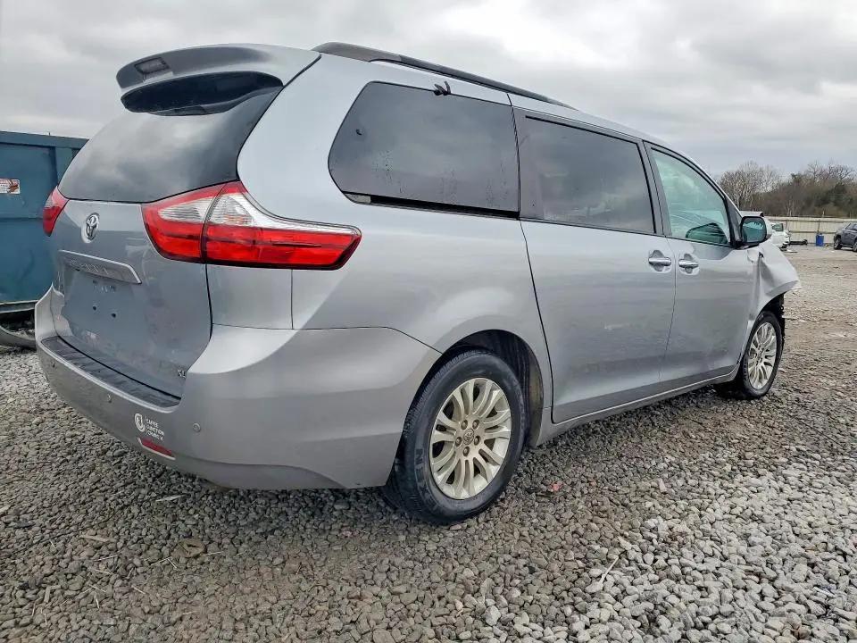 2017 TOYOTA SIENNA XLE PREMIUM 8-PASSENGER  