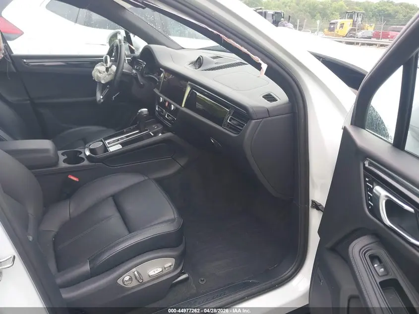2025 PORSCHE MACAN T