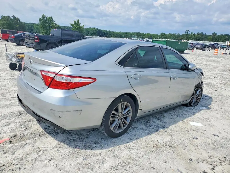 2016 TOYOTA CAMRY SE  
