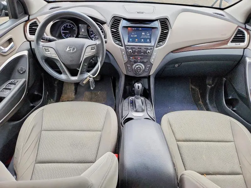 2018 HYUNDAI SANTA FE SE  