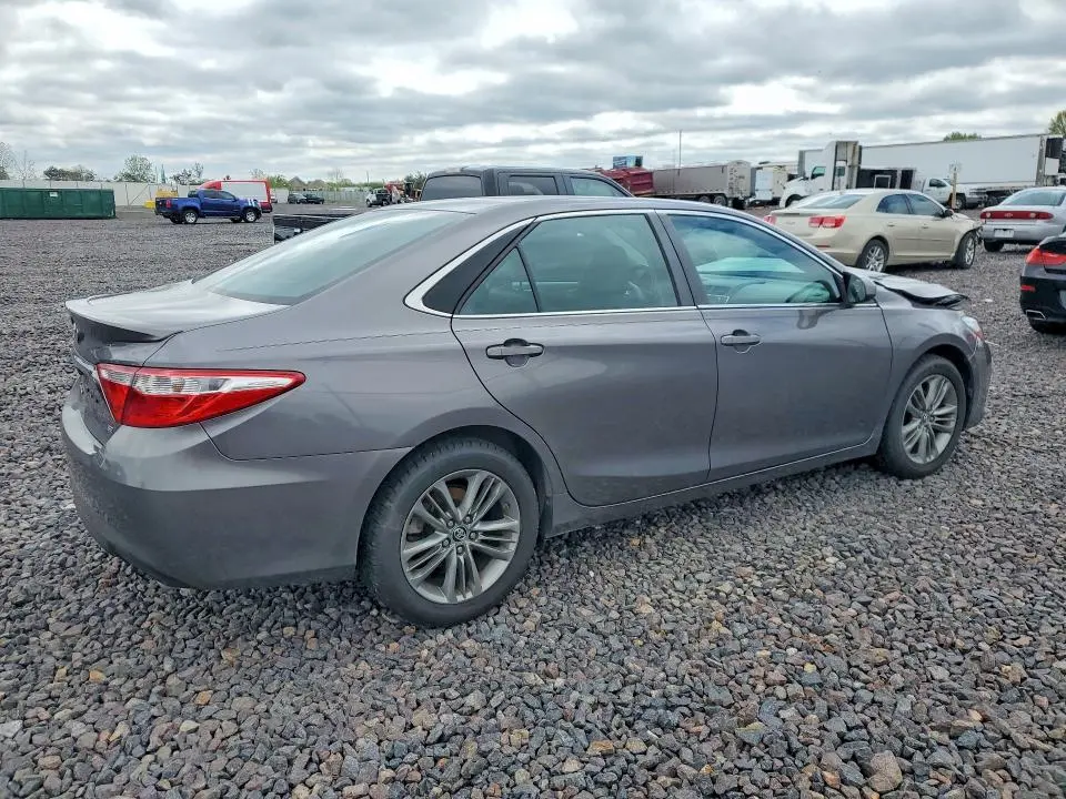 2016 TOYOTA CAMRY SE  