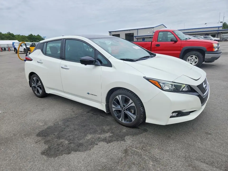 2018 NISSAN LEAF SL  