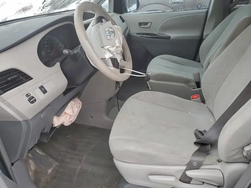 2011 TOYOTA SIENNA   