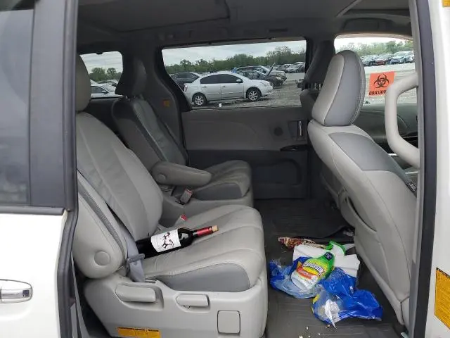 2011 TOYOTA SIENNA XLE  