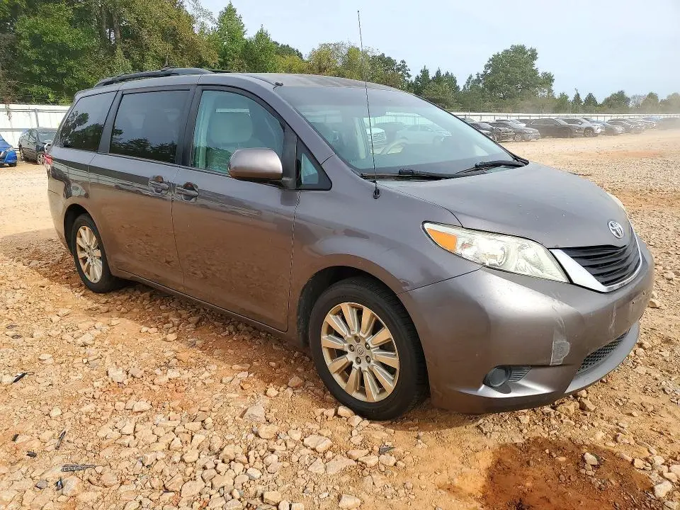 2012 TOYOTA SIENNA LE  