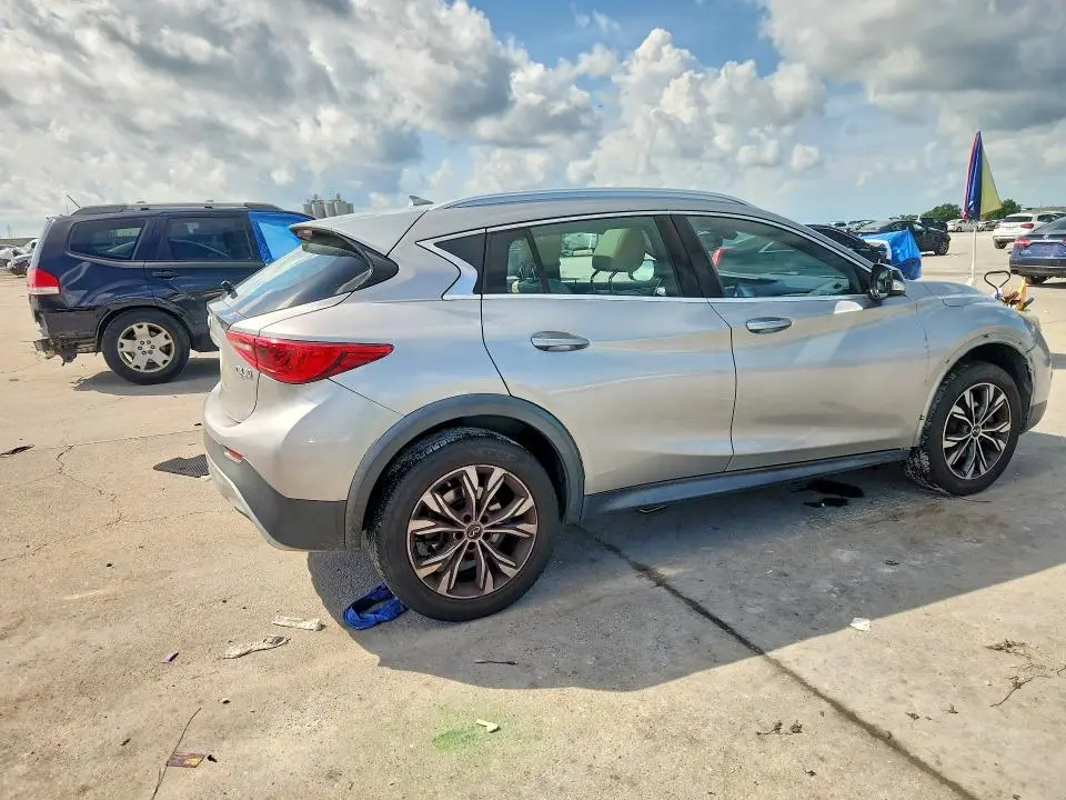 2019 INFINITI QX30 LUXE  