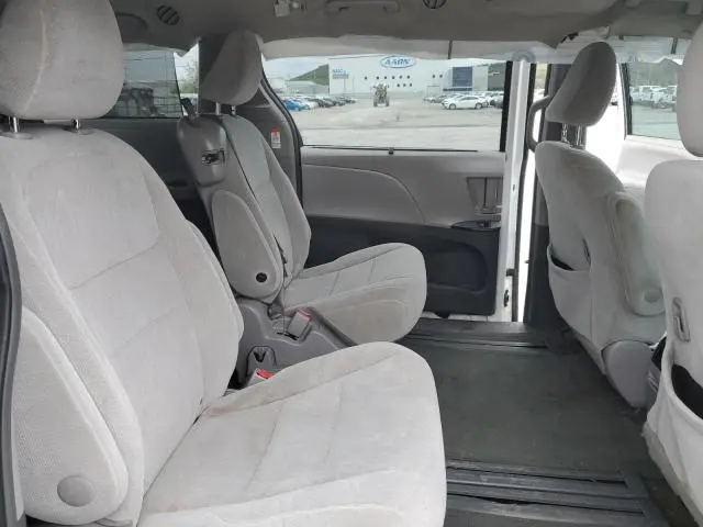 2015 TOYOTA SIENNA LE  