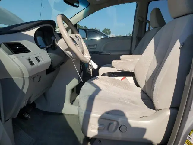 2012 TOYOTA SIENNA LE