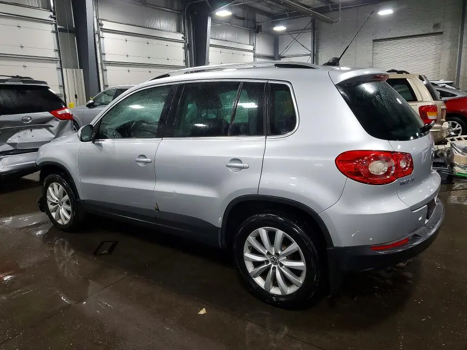 2011 VOLKSWAGEN TIGUAN S  