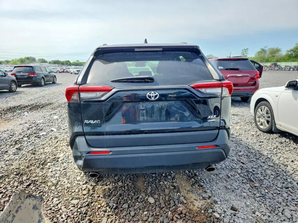 2019 TOYOTA RAV4 XLE  