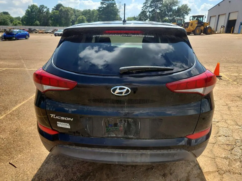 2018 HYUNDAI TUCSON SE  