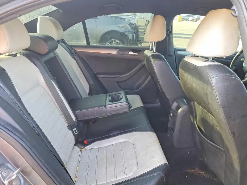 2016 VOLKSWAGEN JETTA SPORT  