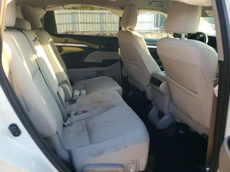 2016 TOYOTA HIGHLANDER LE  