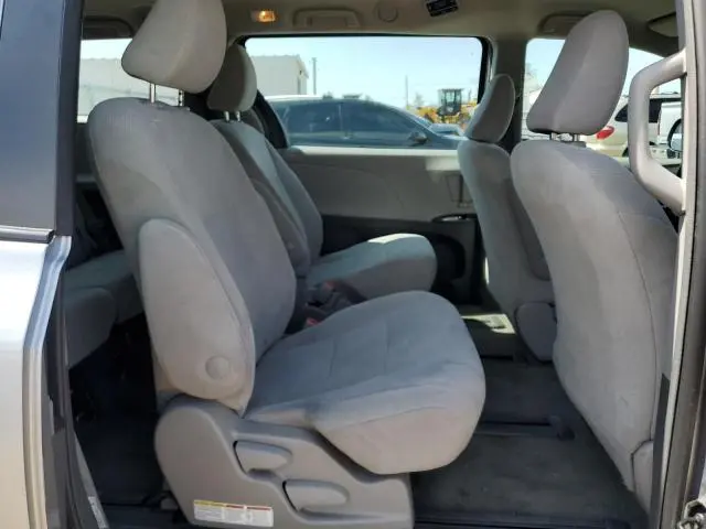 2018 TOYOTA SIENNA L  