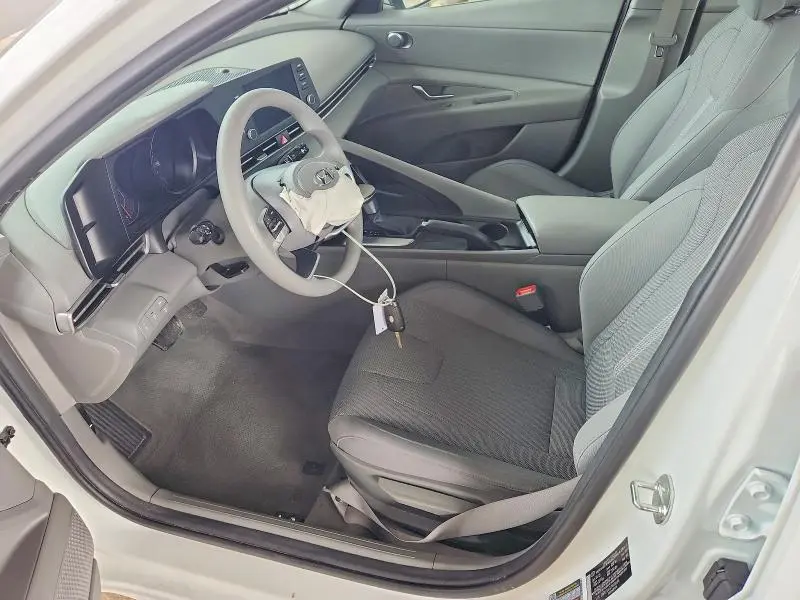 2023 HYUNDAI ELANTRA SE  