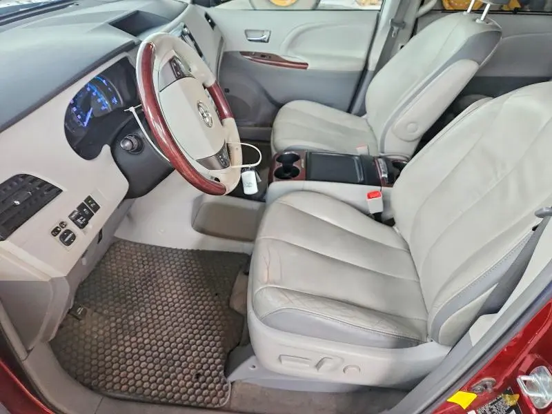 2012 TOYOTA SIENNA LIMITED 7-PASSENGER  