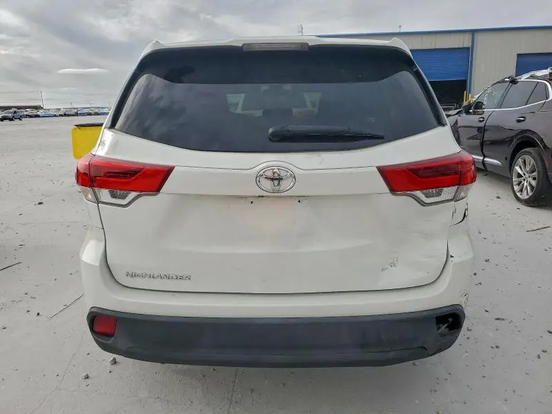 2017 TOYOTA HIGHLANDER LE  